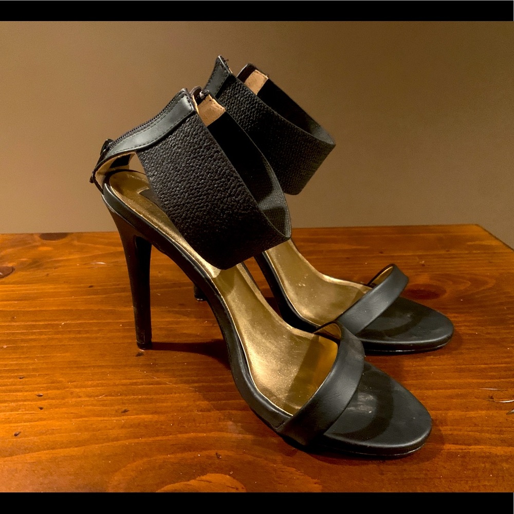 Womens Dollhouse Strap Heels Size 9